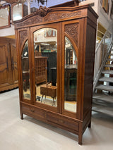 Upea jugend vaatekaappi L. 148,5cm, S. 57,5cm ja K. 219cm