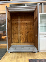 Upea helmen harmaa vaatekaappi L. 136cm, S. 62cm ja K. 193cm