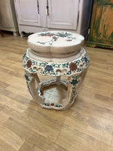 Aasialainen kukkapöytä Halk. 46cm ja K. 48cm.