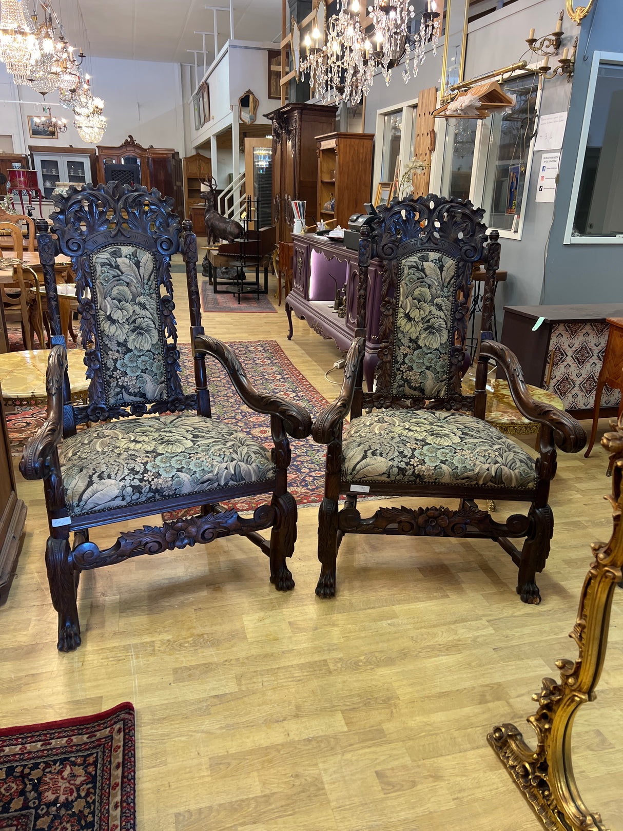 Upea tuolipari saatavana 2 kpl L. 85cm, S. 70cm ja K. 130cm