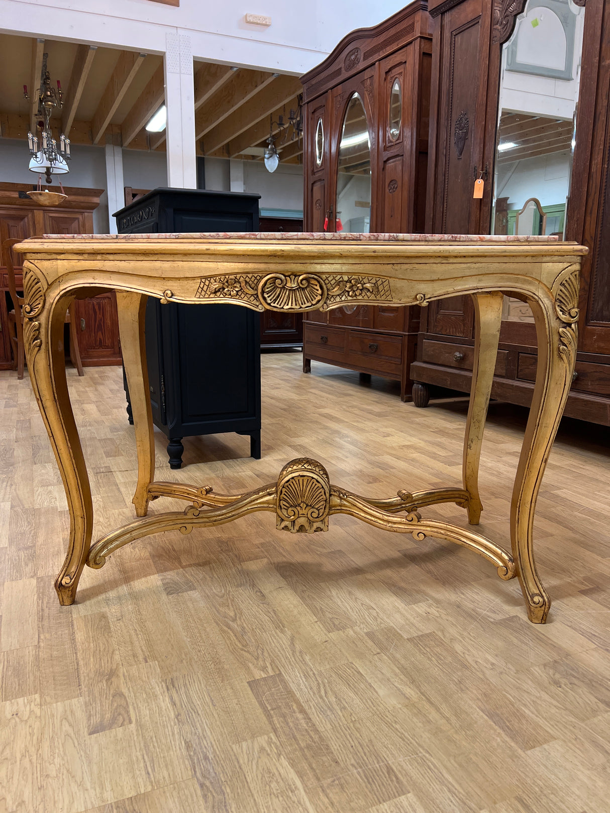 Upea pöytä, marmori kannella L. 112cm, S.76cm ja K. 75cm