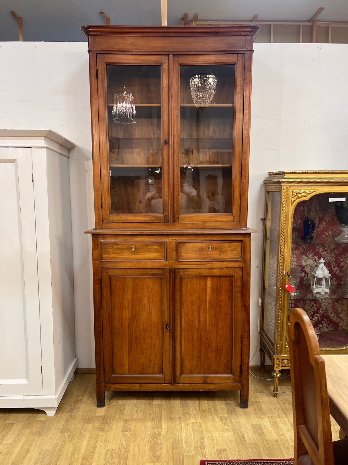Astia/kirjakaappi L. 115cm S. 50,5cm ja K. 254cm