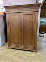 Upea vaatekaappi L. 177cm, S. 67,5cm ja K. 226cm