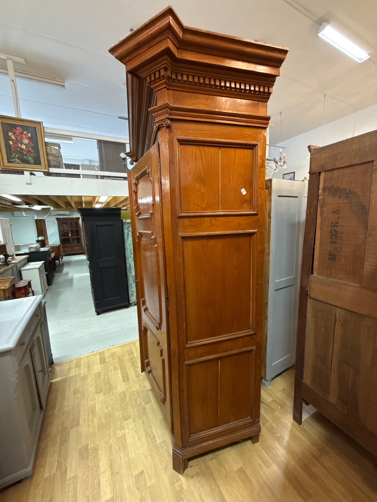 Jättikokoinen vaatekaappi L.193cm, S.82cm,K.240cm