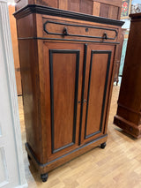 Barokki liinavaatekaappi L. 105cm, S. 45cm ja K. 161cm