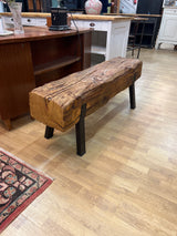 Penkki/ tv-taso/kukkapöytä/ metallijaloilla ja massiivisella tukilla.😍 L. 131cm, S.30cm ja K. 48,5cm