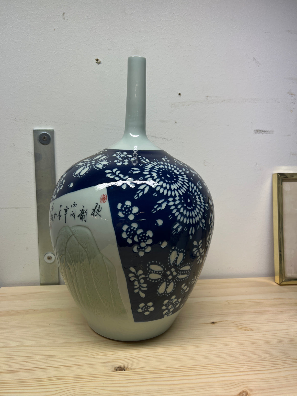 Gorgeous signed porcelain vase😍Height 44cm and Diameter 26cm