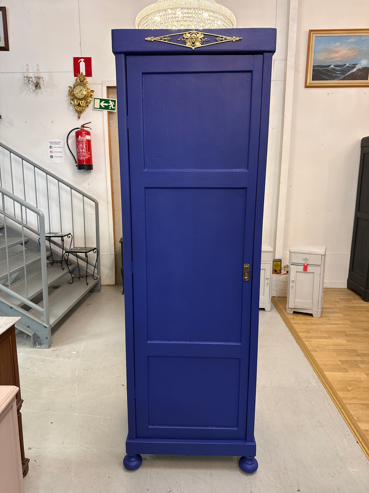 Kaunis 1ovinen vaatekaappi L.67cm,S.58cm,K.208.5cm