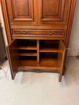 Upea kaappi / aamiaiskaappi L. 120cm, S. 68cm ja K. 185cm