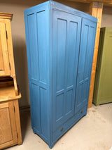 Upea sininen vaatekaappi L.116cm, S.50cm, K.199cm