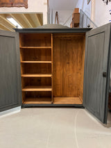 Hieno talonpoikais vaatekaappi L.141,5cm, S. 50,5cm ja K. 163cm