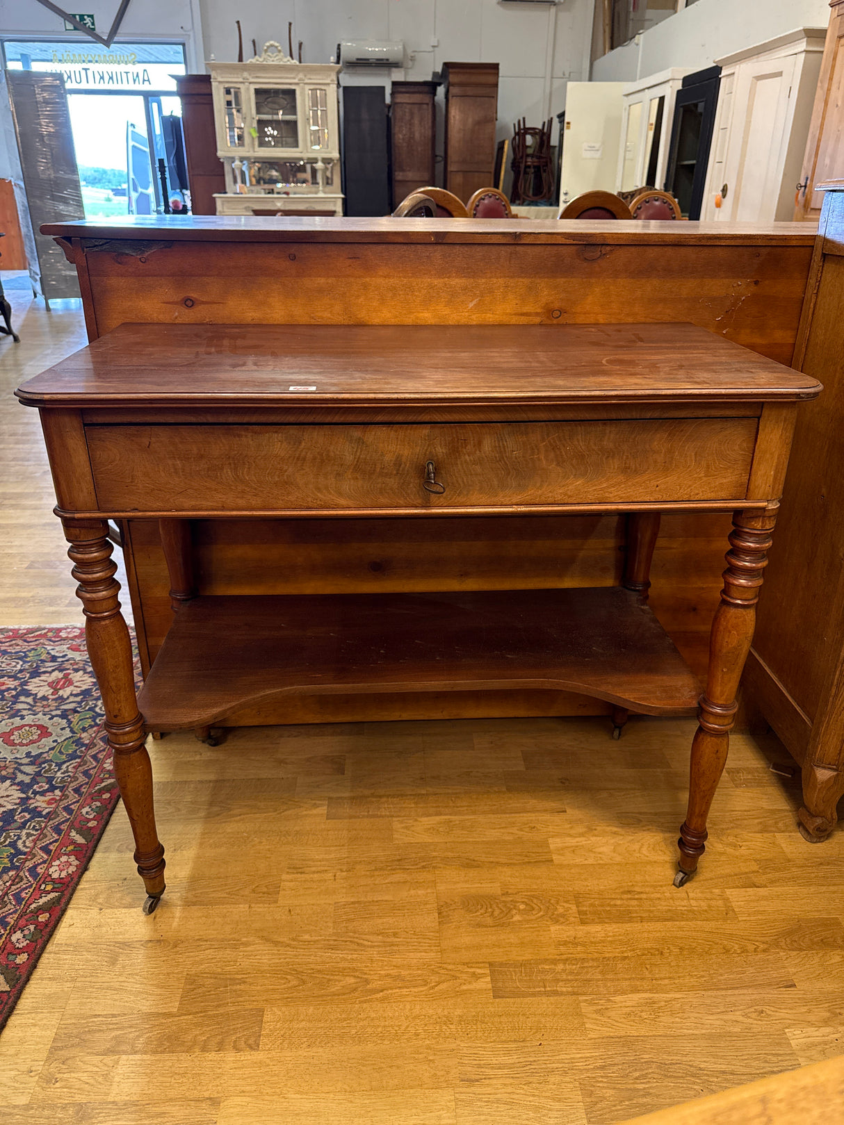 Upea sivupöytä/apupöytä L.101.5cm, S.50.5cm, K.89cm