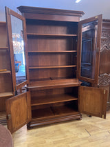 Tyylikäs astia/kirjakaappi L. 121cm, S. 51cm ja K. 225cm