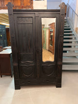 Upea patina musta vaatekaappi L. 128cm, S. 52,5cm ja K. 210cm