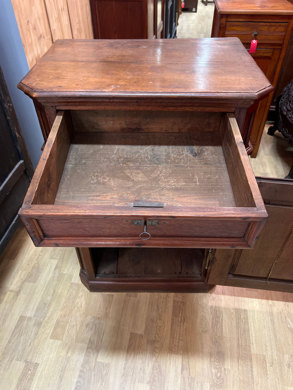 Oak chest of drawers/small cabinet W. 80cm, D. 56cm and H. 113cm