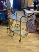 Messinkinen tarjoiluvaunu L. 75,5cm, S. 38,5cm ja K. 81,5cm