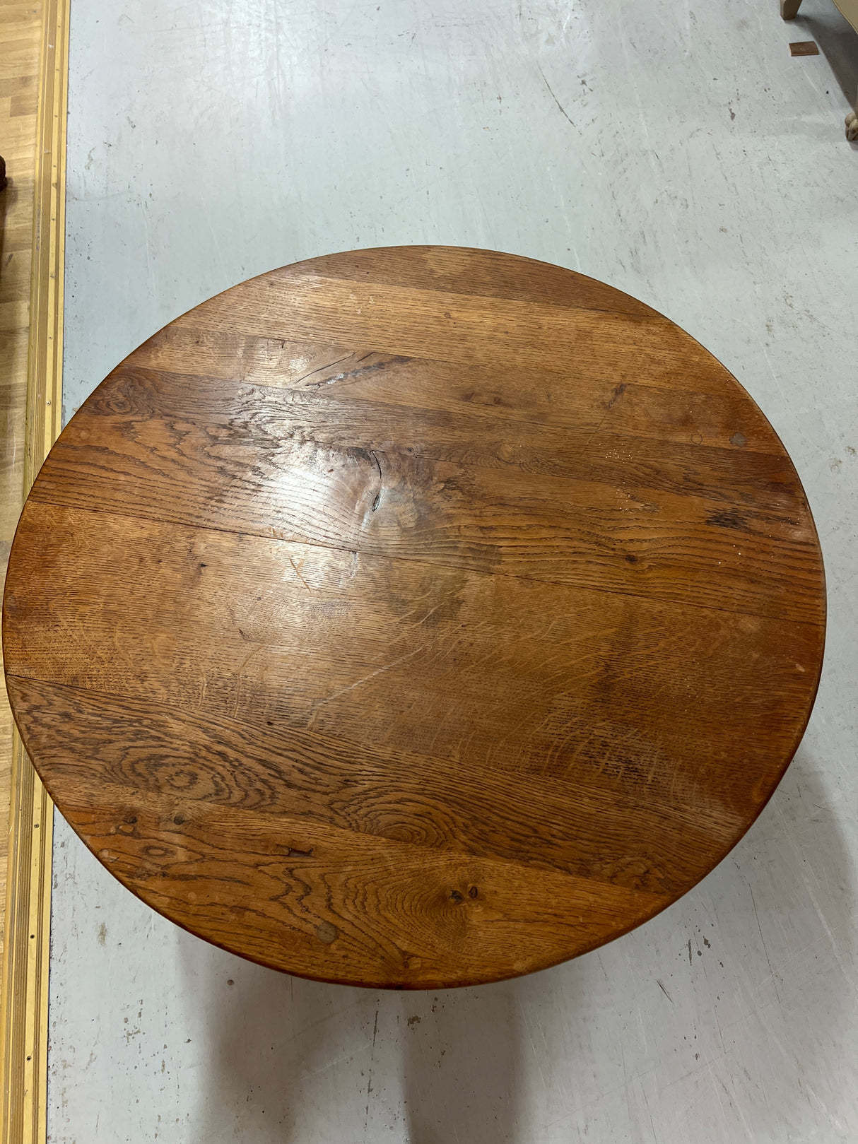 Beautiful coffee table. Diameter 85cm and Height 47.5cm
