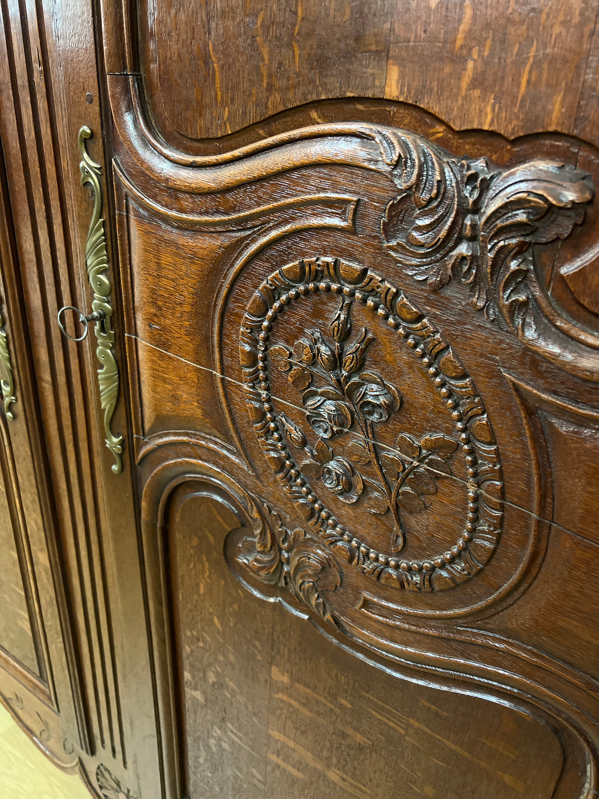 1800-luvun vaatekaappi. L. 160cm, S. 60cm ja K. 240cm