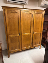Upea 3ovinen rokokoo-kaappi L.158cm,S.55cm,K.182cm