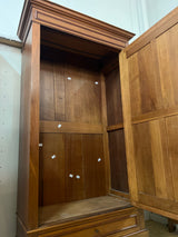 Beautiful single-door mahogany wardrobe W. 122cm, D. 60cm and H. 228cm.