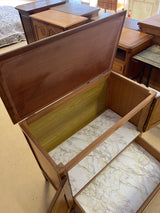 Rokokoo lipasto L. 88,5cm, S. 44,5cm ja K. 84,5cm.