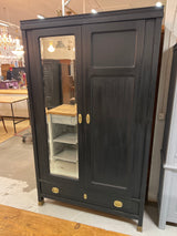 Todella tyylikäs vaatekaappi L. 120,5cm, S. 55,5cm ja K.199cm