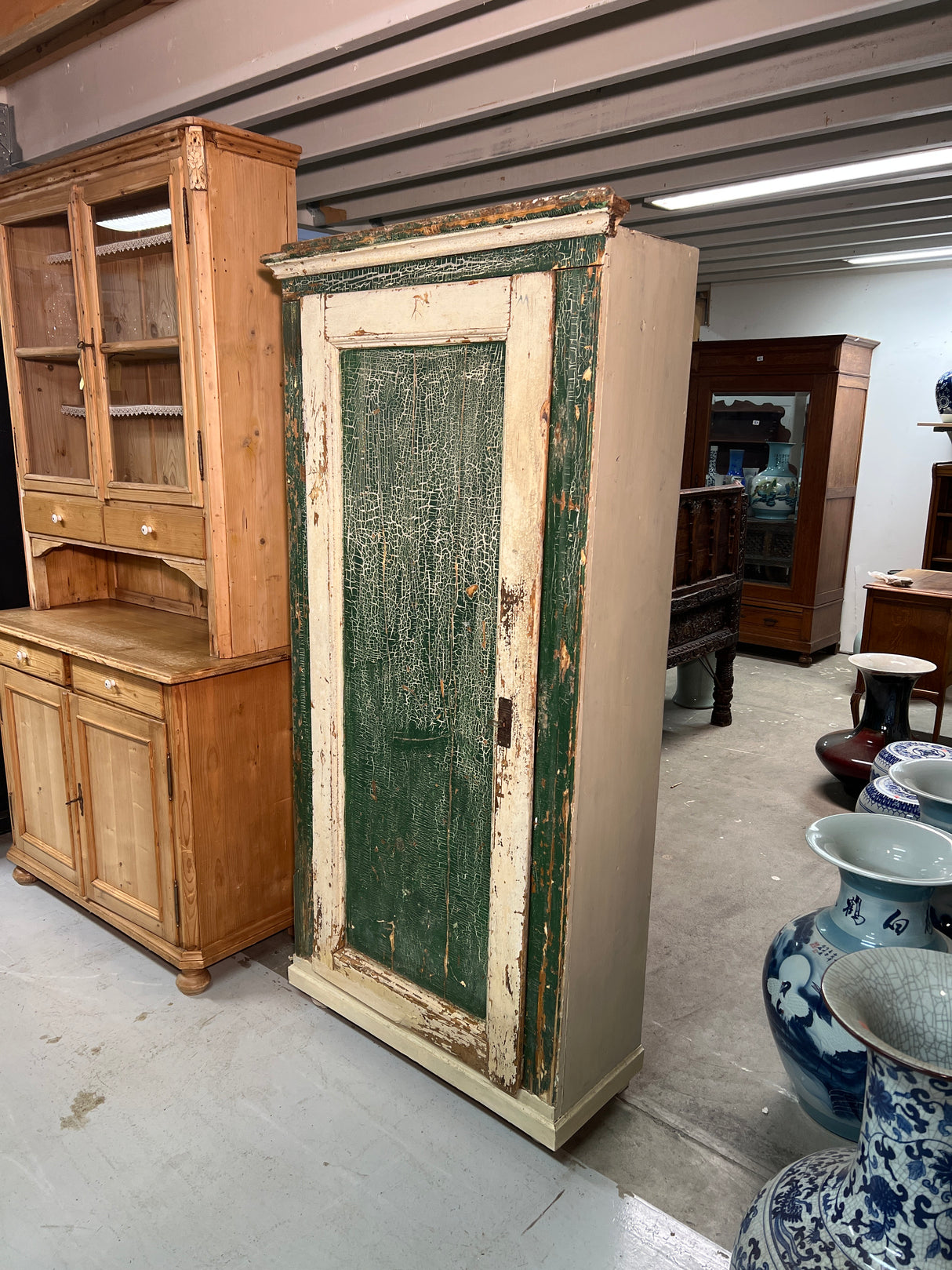 Vaatekaappi L. 92cm, S. 35cm ja K. 187cm