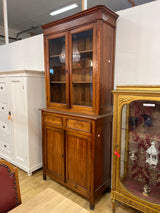 Astia/kirjakaappi L. 115cm S. 50,5cm ja K. 254cm