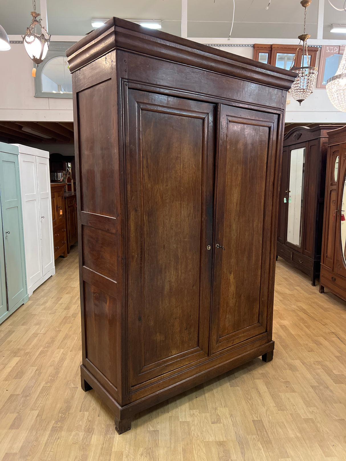 Upea 1870–luvun vaatekaappi ranskasta L. 147,5cm, S. 61cm ja K. 223,5cm