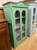 Kaunis yksiovinen vitriinikaappi L. 98,5cm, S. 51cm ja K. 177,5cm