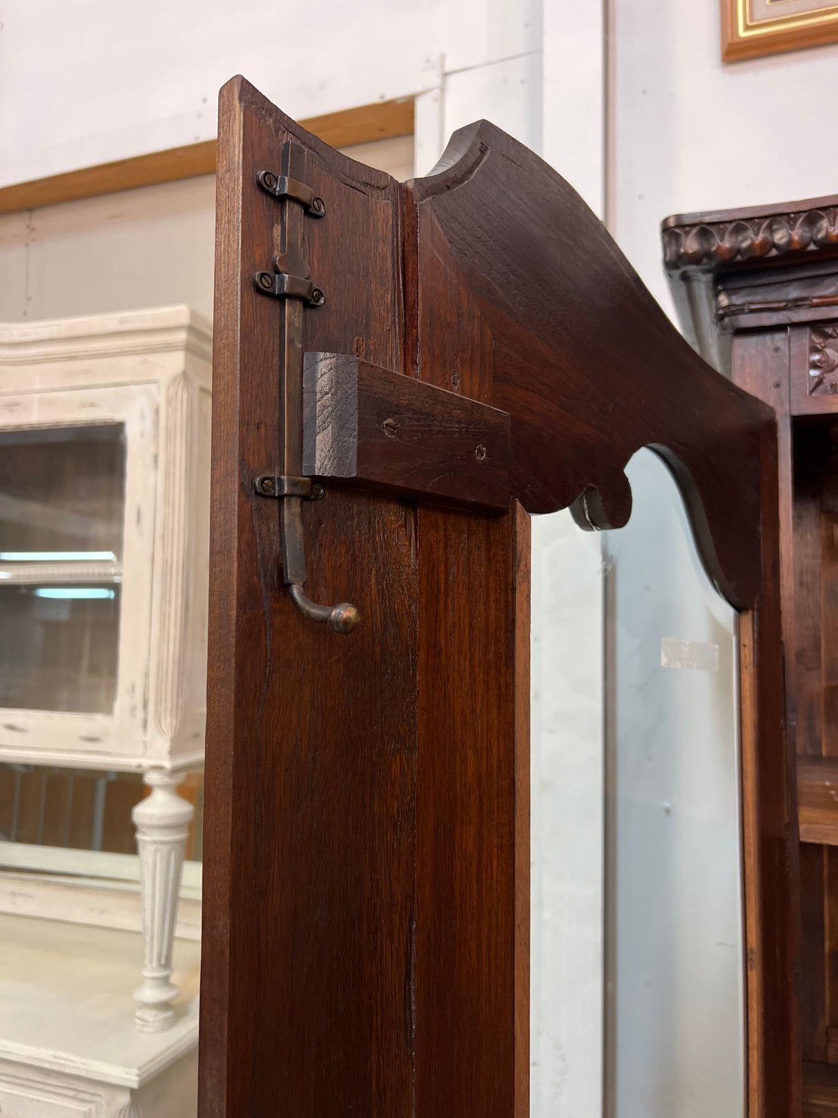 Huikea vitriinikaappi L. 144cm, S. 55cm ja K. 227,5cm