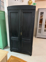 Pieni vaatekaappi L. 94cm, S. 47cm ja K. 181,5cm