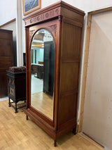 Mahonki vaatekaappi L. 110, S. 56,5cm ja K. 223cm