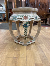 Aasialainen kukkapöytä Halk. 46cm ja K. 48cm.