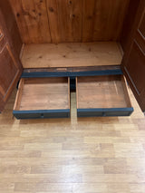 Vaatekaappi L. 135,5cm, S. 62,5cm ja K. 194cm