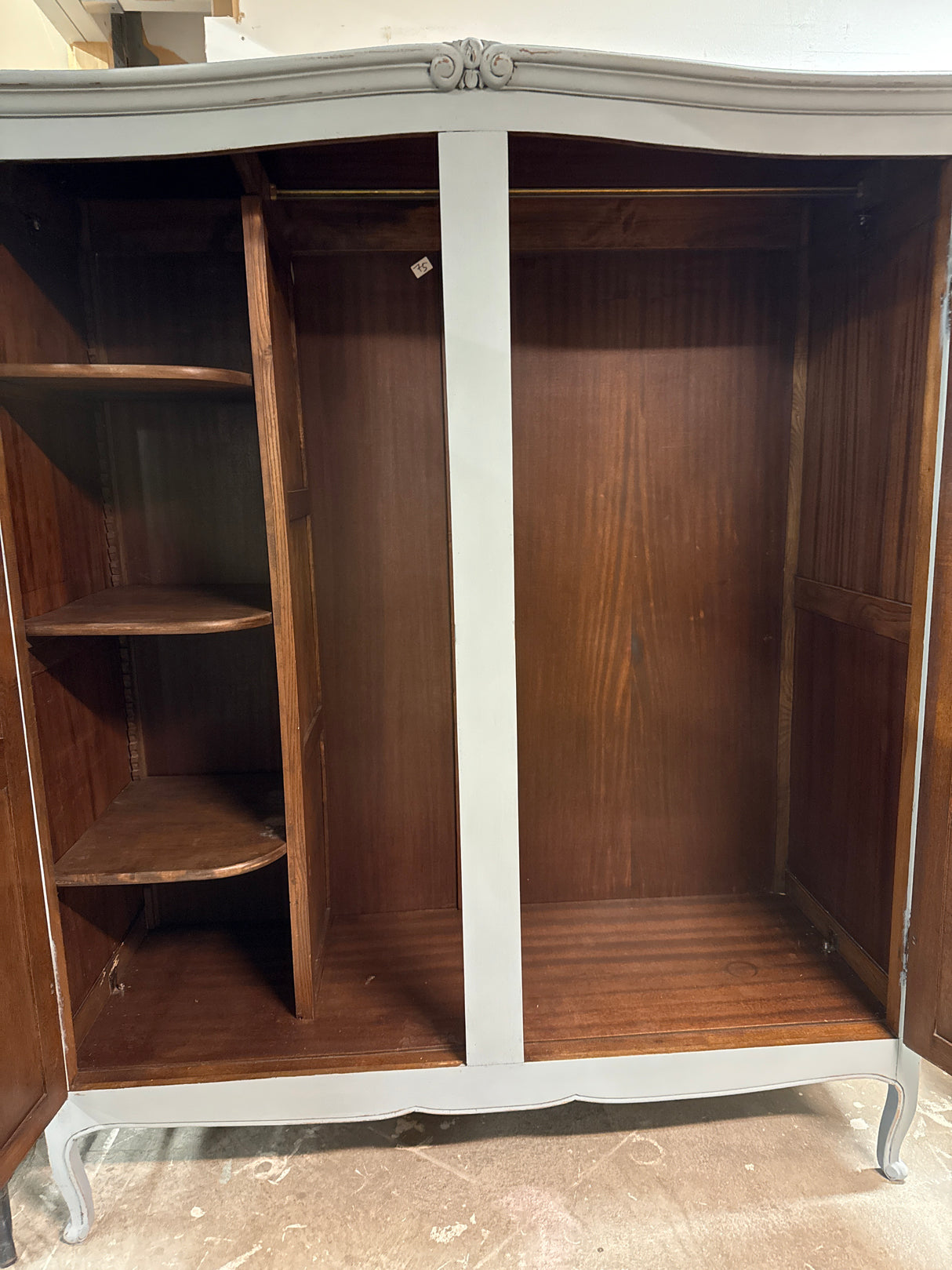 Rokokoo vaatekaappi L.156,5cm, S. 60cm ja K. 186,5cm