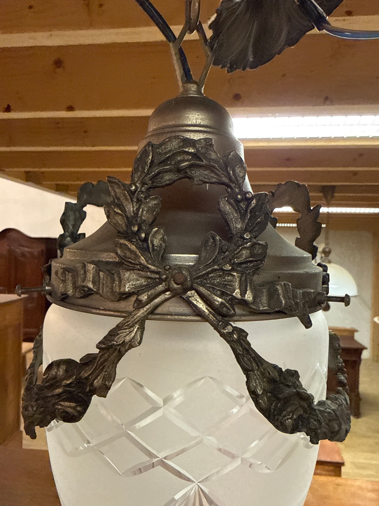 Kaunis empire ”muna” valaisin K.34cm (ilman ketjua), H.18cm