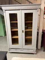Vitriinikaappi L. 121cm, S. 57,5cm ja K. 180cm