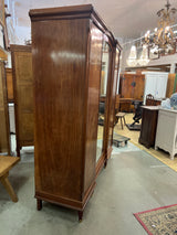 Upea vaatekaappi L. 186cm, S. 60,5cm ja K. 216cm