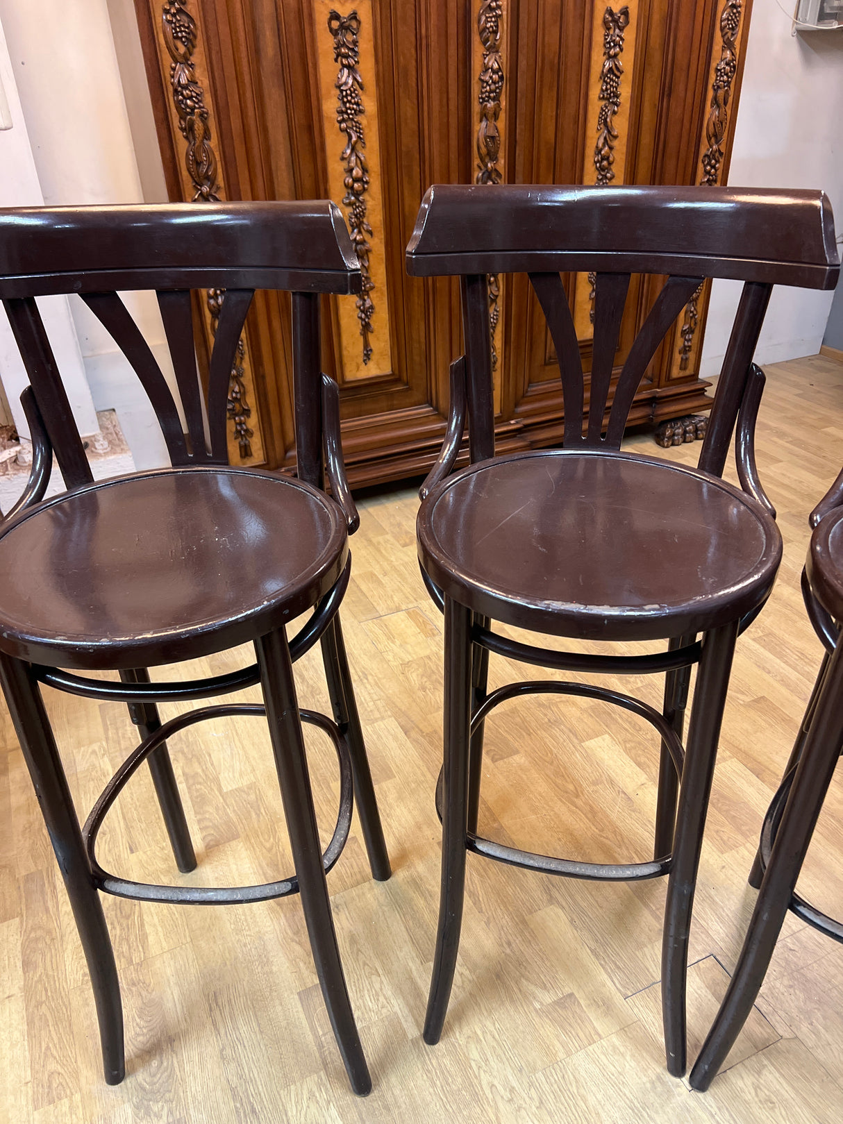 Thonet baarijakkarat 4kpl K. 111cm, istumakorkeus 80cm, halk 41cm