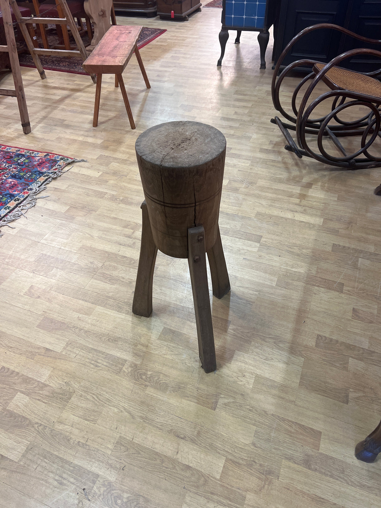 ”Teurastus pölkky”/kukkapöytä Halk. 25cm ja kork. 82,5cm