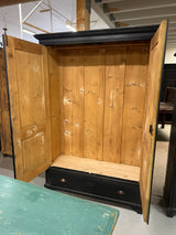 Vaatekaappi L. 128cm, S. 44cm ja K. 184,5cm