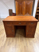 Kirjoituspöytä L.123.5cm, S.71cm, K.76.5cm