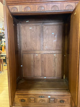 Upea tamminen vaatekaappi 1910-luvulta L. 148cm, S. 68cm ja K. 223cm