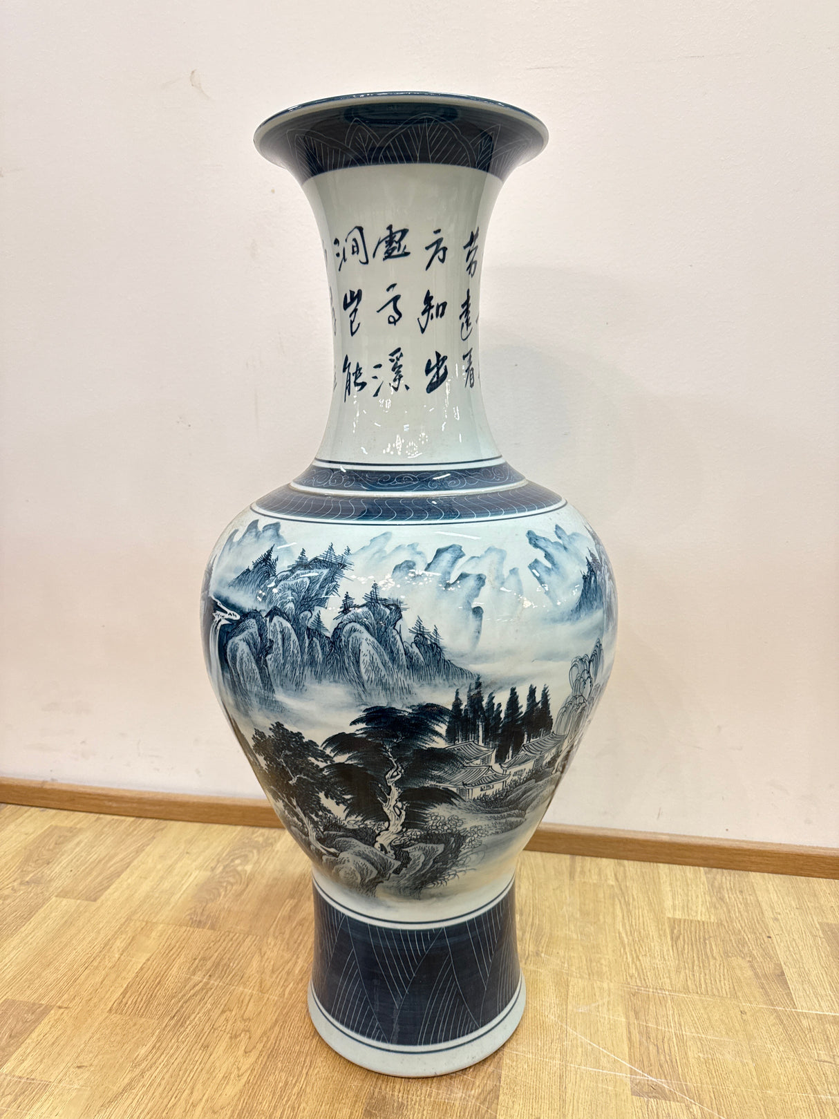 Kaunis suuri Kiinalainen vaasi K.92cm, H.42cm