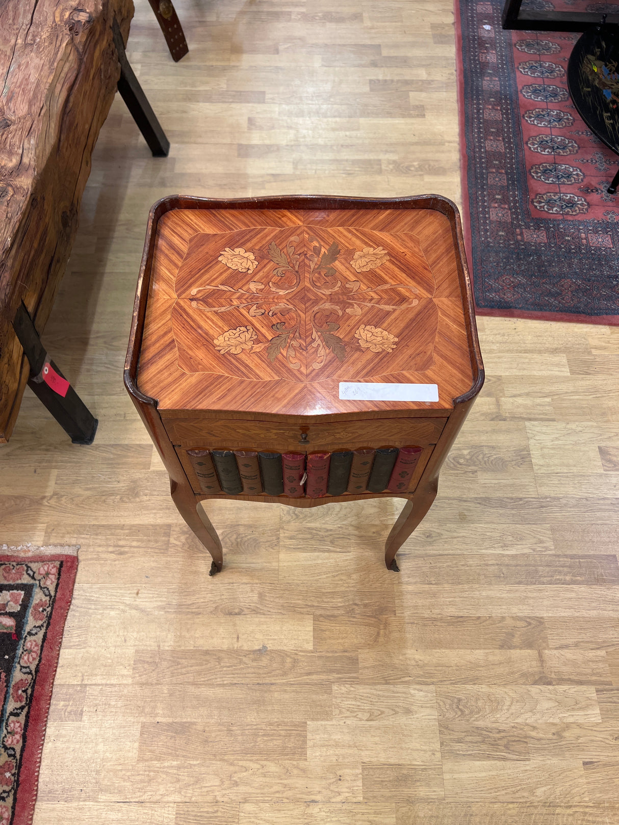 Small Italian chest of drawers W. 39.5cm, D. 31.5cm and H. 74cm
