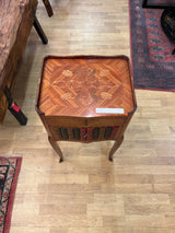 Small Italian chest of drawers W. 39.5cm, D. 31.5cm and H. 74cm