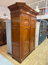 Jättikokoinen vaatekaappi L.193cm, S.82cm,K.240cm
