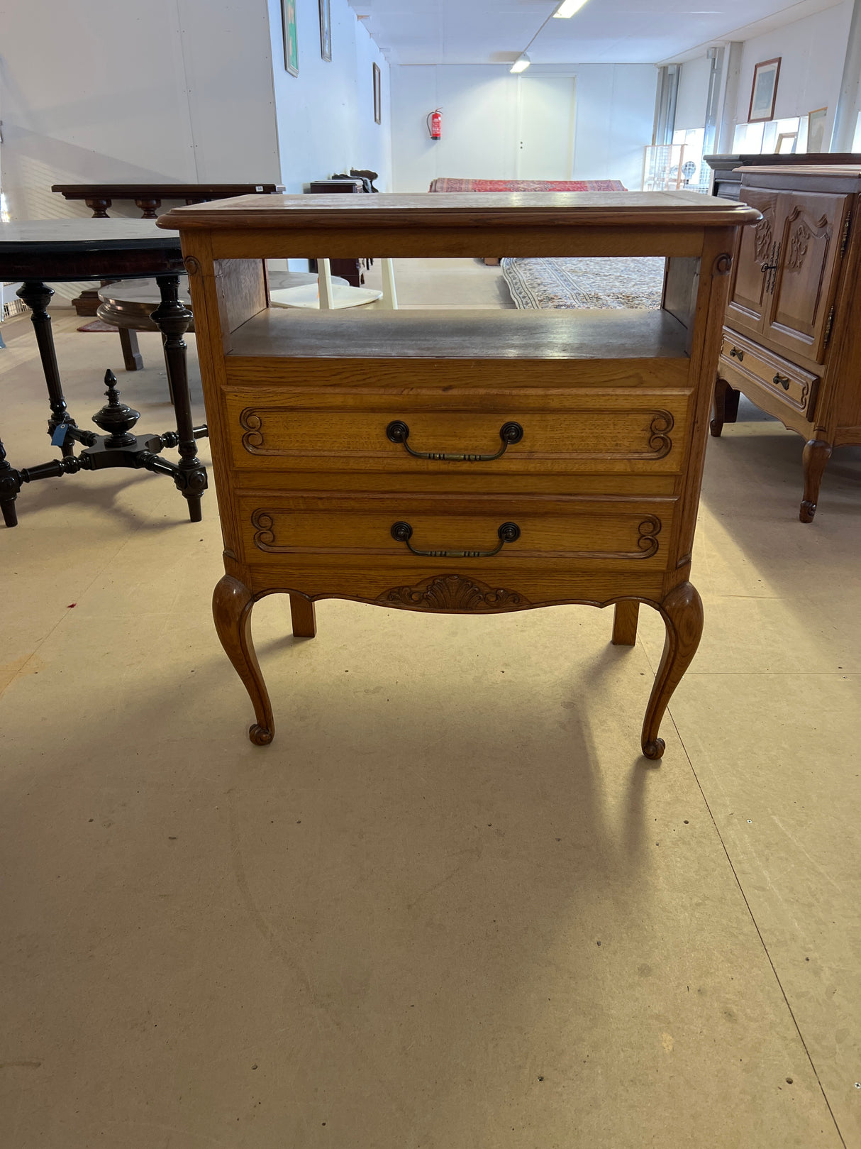 Rokokoo lipasto L. 73,5cm, S. 42,5cm ja K. 82,5cm.