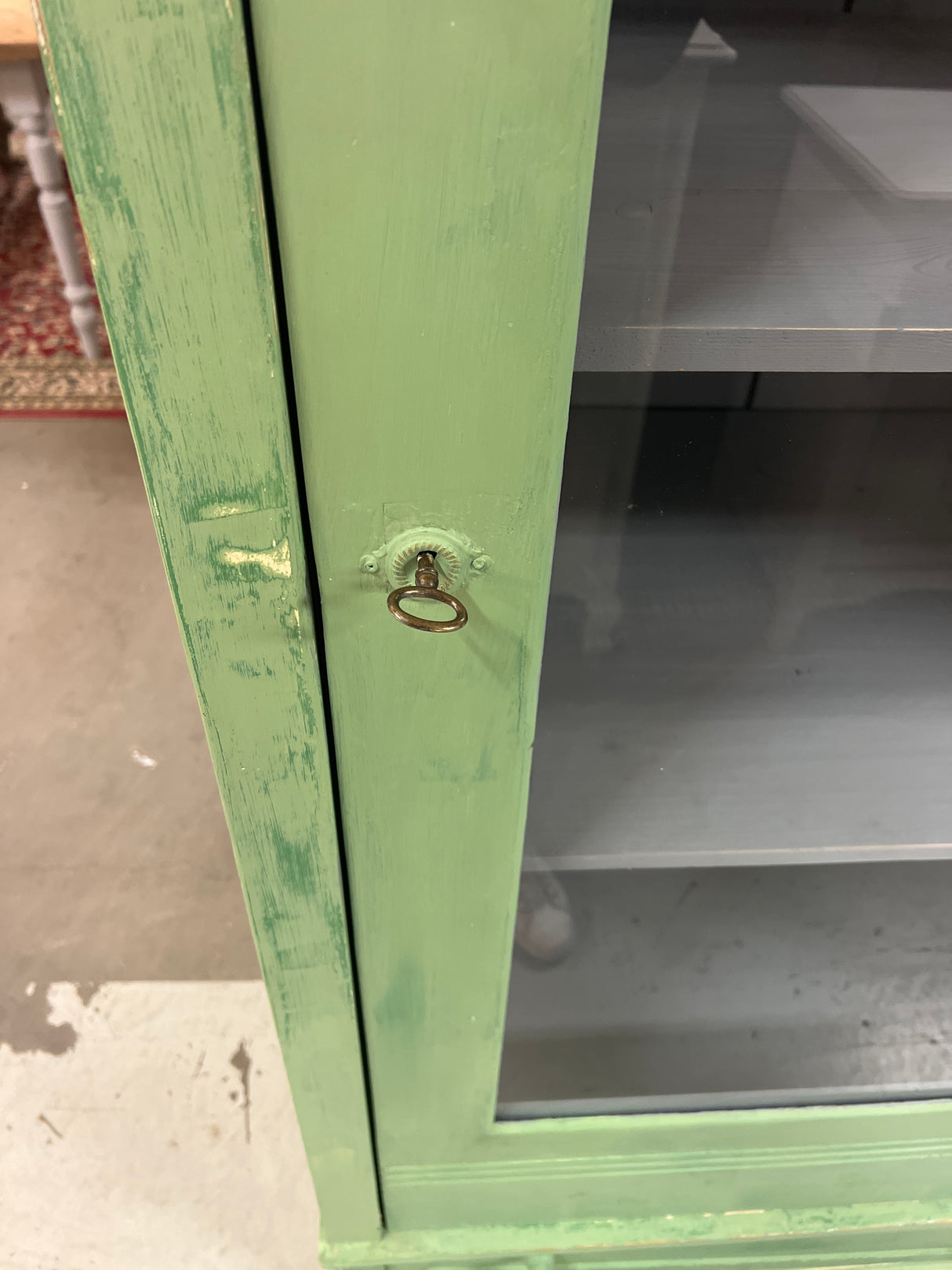 Vitriinikaappi L. 107cm, S. 64,5cm ja K. 205cm